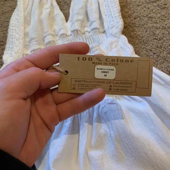 White dress - Picture 3 of 4